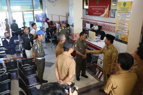 Wakil Bupati Penajam Paser Utara (PPU), Abdul Waris Muin, melakukan inspeksi mendadak (sidak) ke sejumlah Organisasi Perangkat Daerah (OPD) pada Senin (10/3/2025) pagi.