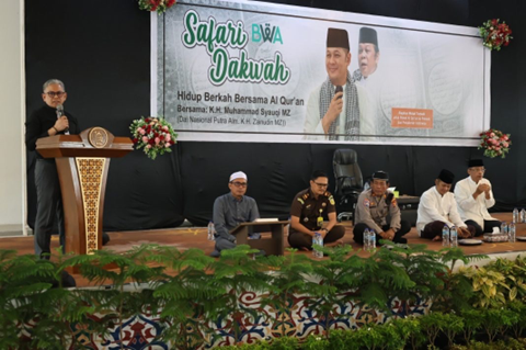 Ratusan warga PPU, tokoh agama, dan jajaran pemerintah untuk mengikuti acara halal bi halal.