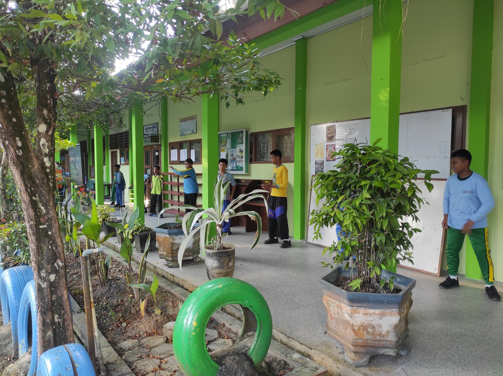 Lingkungan sekolah SMP Negeri 5 Bontang.