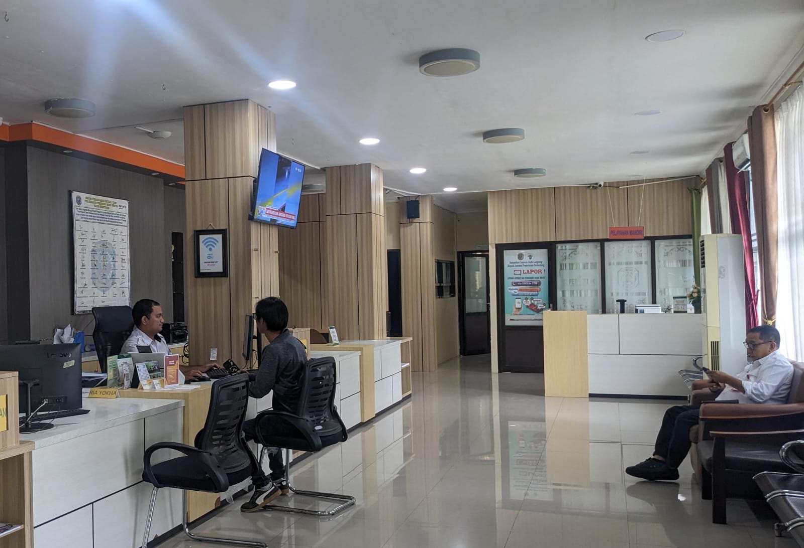 Ruang pelayanan DPM-PTSP Kota Bontang.