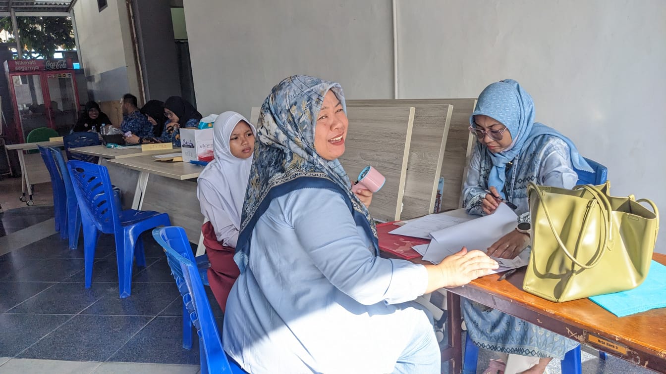 Proses pengukuran seragam bagi siswa baru SMPN 2 Bontang