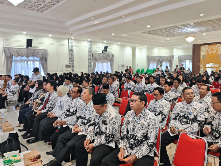 Pertemuan guru di Kota Bontang.