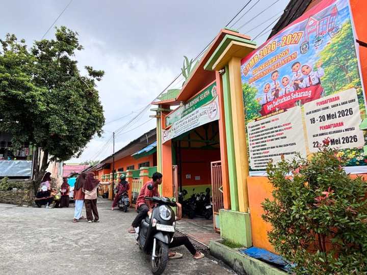 Gerbang SDN 005 Bontang Selatan.